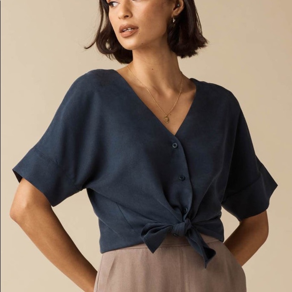 Vetta Girlfriend Shirt in Navy